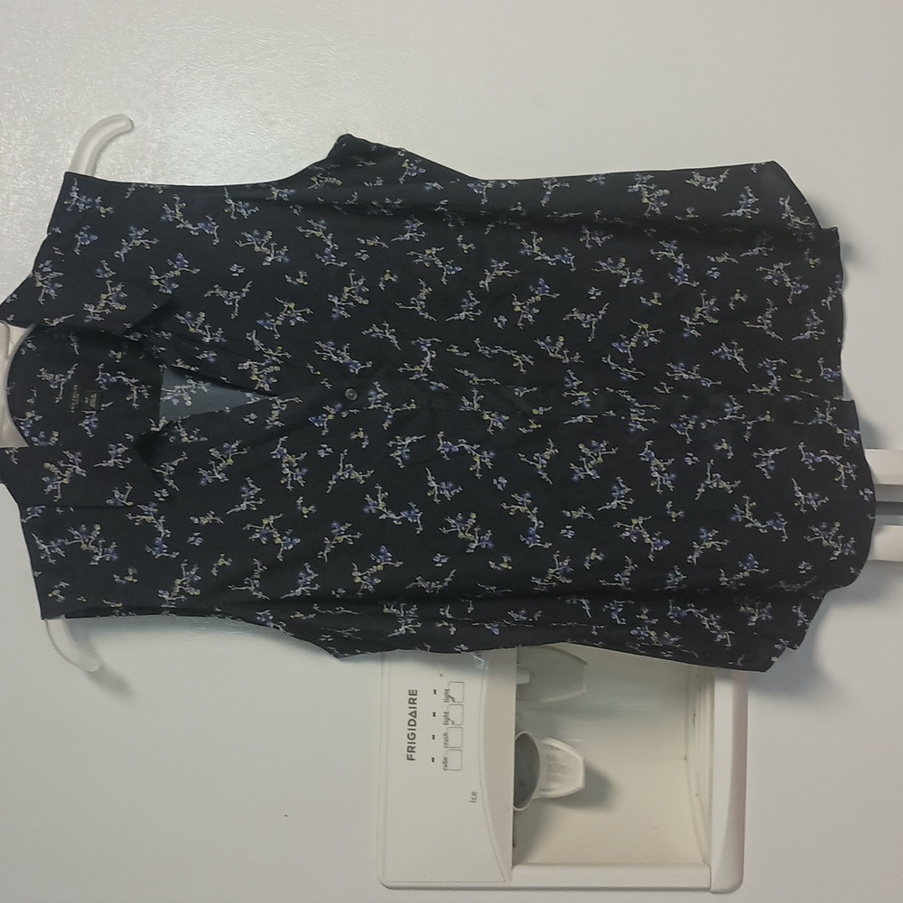 Ann Taylor Navy Blue Button down Blouse. size XLP in Nearly New condition.